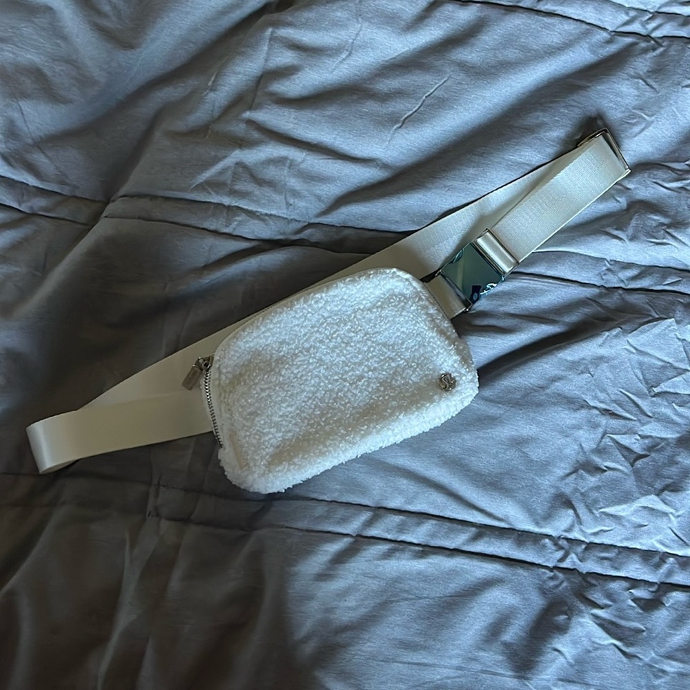 LULULEMON - Athletica Fleece Crossbody Bag